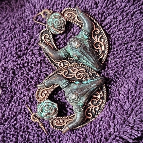 Earrings - Picture 1 of 1